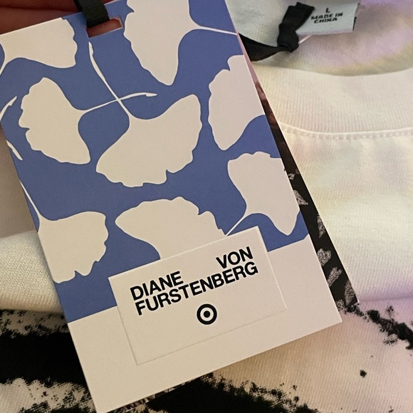 DIANE VON FURSTENBERG DVF Target Collab white Tshirt Red Lip Tee size LG cotton - Picture 15 of 16